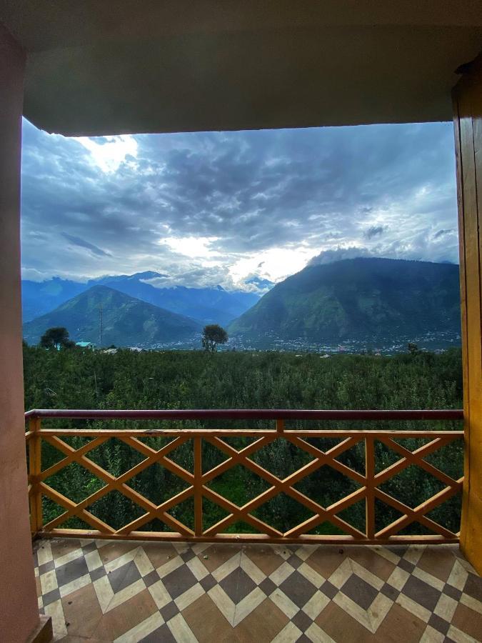 Pine Tower Inn Manāli Esterno foto