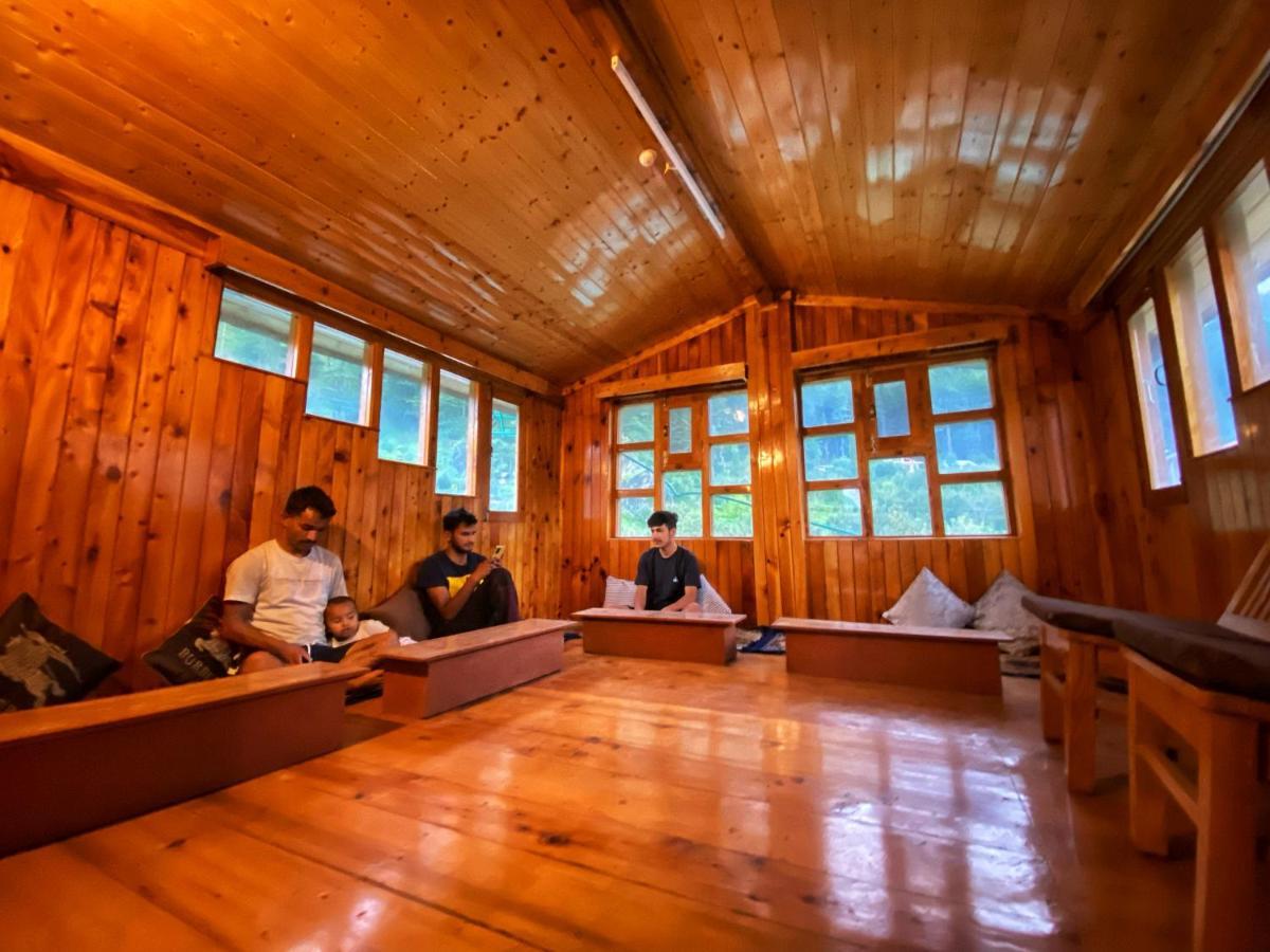 Pine Tower Inn Manāli Esterno foto