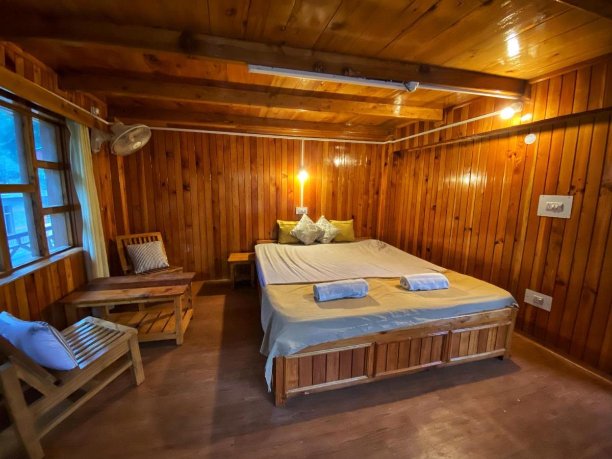 Pine Tower Inn Manāli Esterno foto