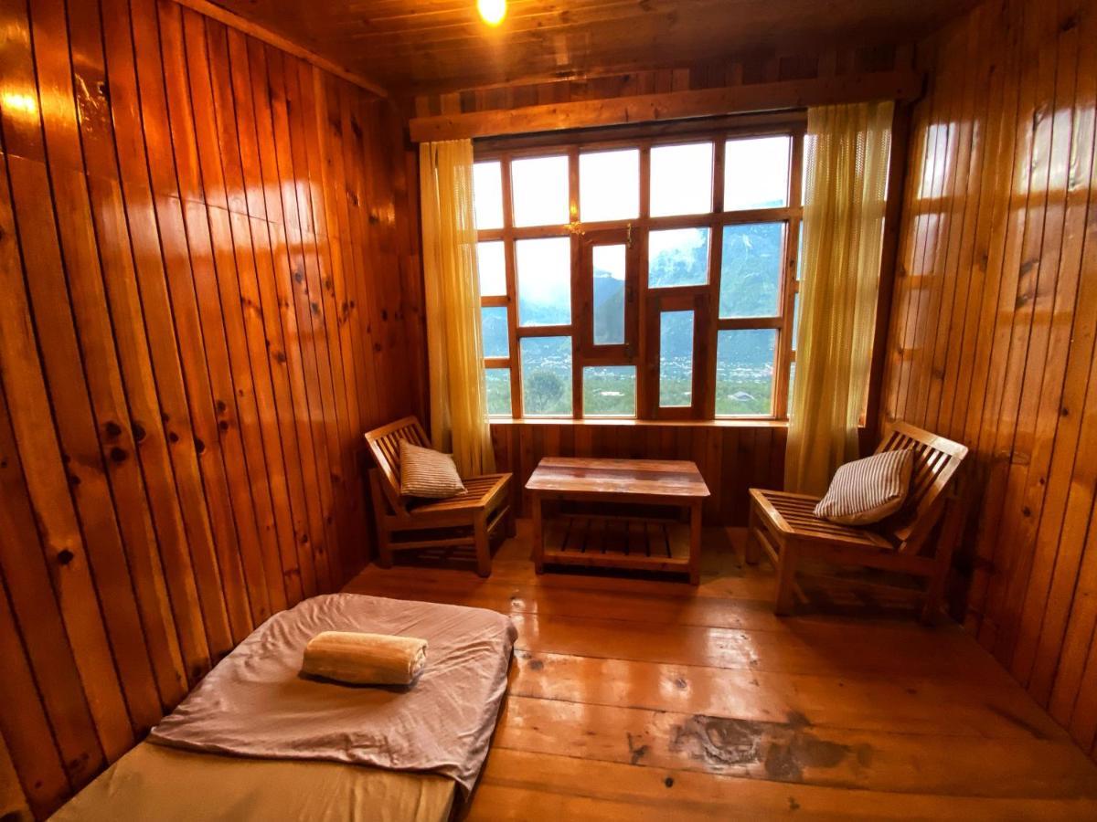 Pine Tower Inn Manāli Esterno foto