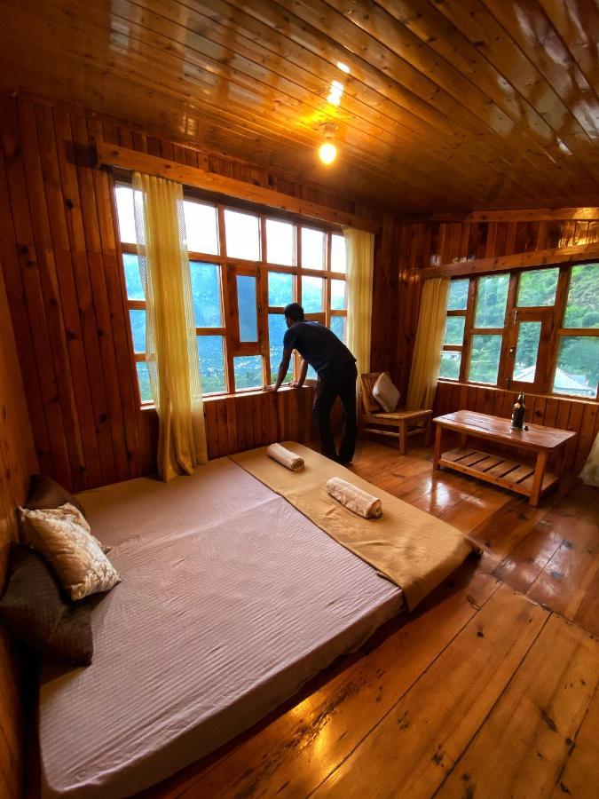 Pine Tower Inn Manāli Esterno foto