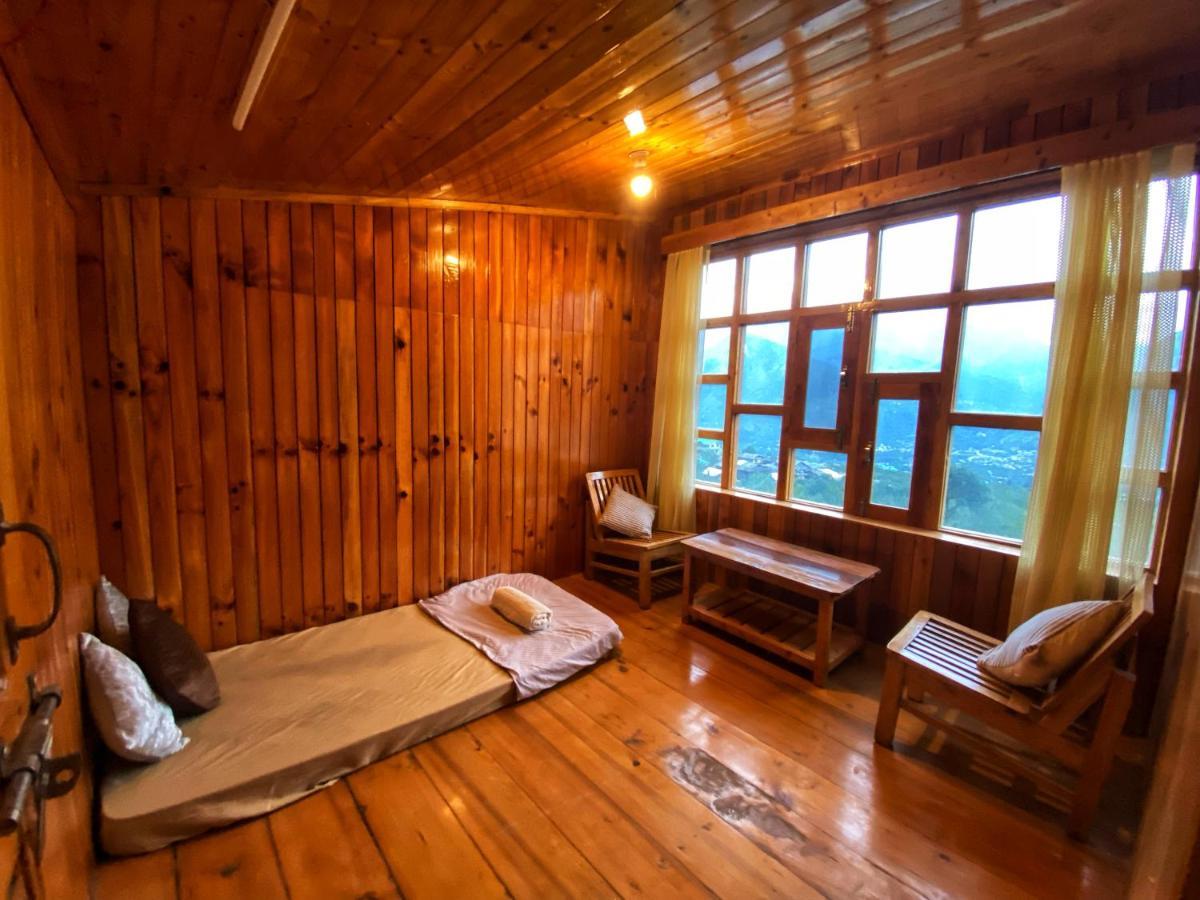 Pine Tower Inn Manāli Esterno foto